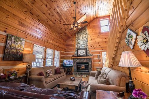 1 Abundant Life-golf Course, Hot Tub And Pool Table!
