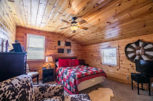 1 Abundant Life-golf Course, Hot Tub And Pool Table!