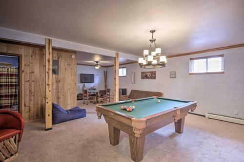 Charming Overgaard Home With Fire Pit And Games!