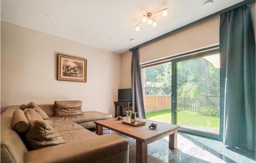 Nice Home In Knesselare With 6 Bedrooms
