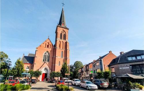 Nice Home In Knesselare With 6 Bedrooms