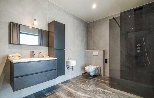 Nice Home In Knesselare With 6 Bedrooms