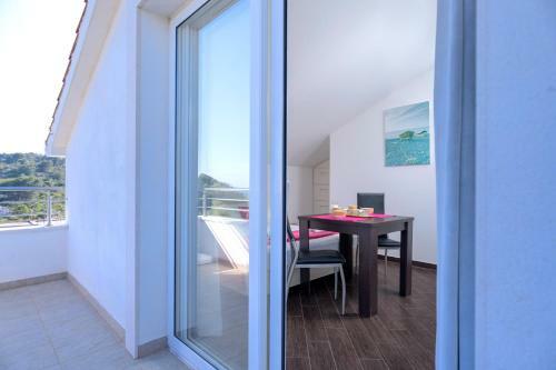 Hostal Rooms & Studio Villa Fio