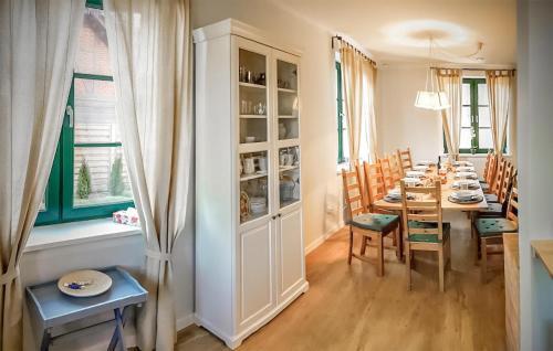 Awesome Home In Gizycko With 4 Bedrooms