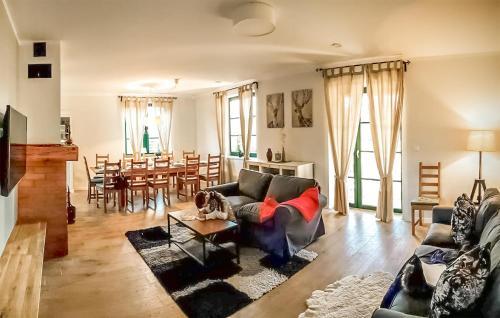 Awesome Home In Gizycko With 4 Bedrooms