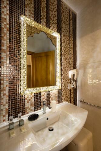 Hotel Palazzo Badiale History&rooms