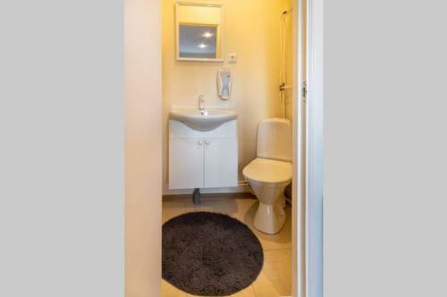 Bright Studio Apartment Near Beach!