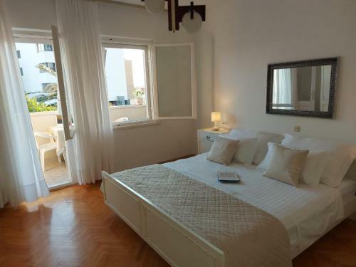Apartments Ema Near Beach