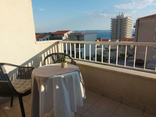 Apartments Ema Near Beach