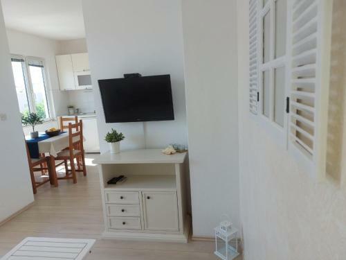 Apartments Ema Near Beach