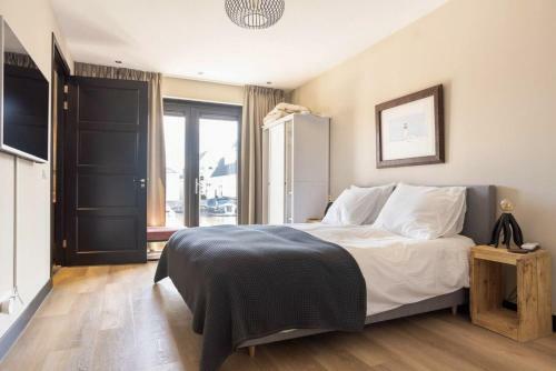 New High End Waterfront Family Villa