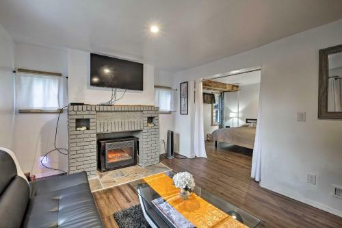 Gloversville Apartment With Fireplace And Essentials!