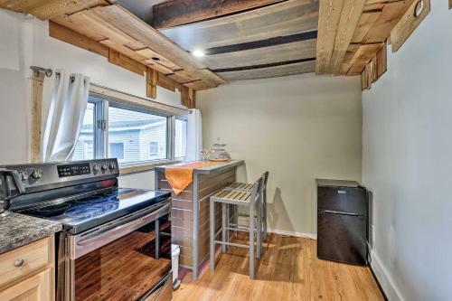 Gloversville Apartment With Fireplace And Essentials!