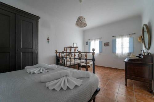 Villa Lodras' House, Genuine Santorini Experience