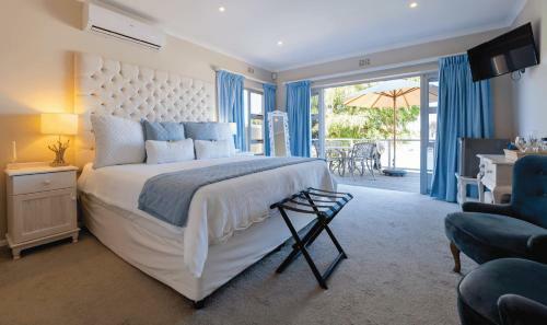 Hotel Russells On The Port