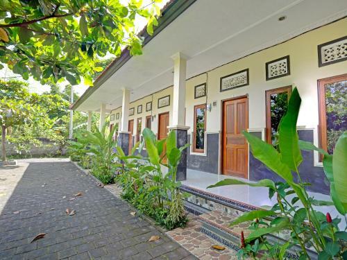 Hotel Oyo 90860 Tunjung Sari 8
