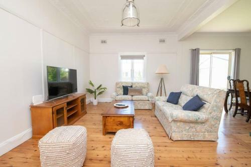 Bindi Cottage, Spacious & Unique, Opposite Pool