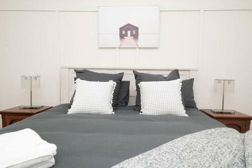 Bindi Cottage, Spacious & Unique, Opposite Pool