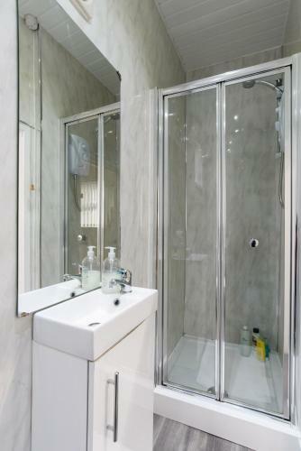 Apartamento Handpost Lodge By Propertri
