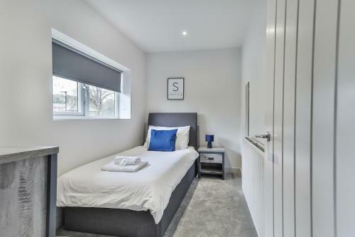3 Bed Refurbished, Modern House, Wifi, Patio Area