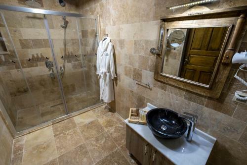 Bed & Breakfast Underground Cave Suites Hotel