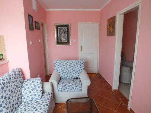 Apartments Trsteno