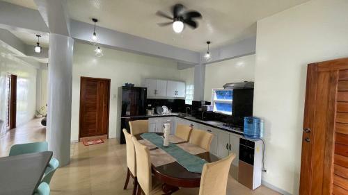 Villa Charming Apartelle With Swimming Pool -exclusive