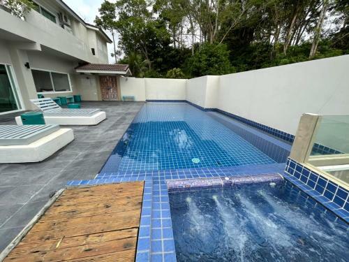 Lavish 5 Br Seaview Pool Villa