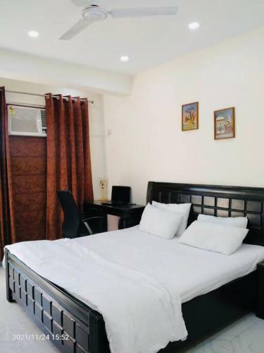 Entire Spacious Apartment With Park And Hill View