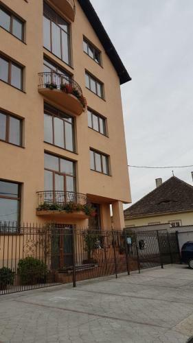 Hostal Residence Alesia Maria