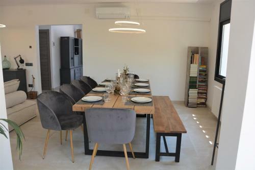 Villa Sitges Avril Renewd Agust 2021 High Design Confortable AC Calm Area