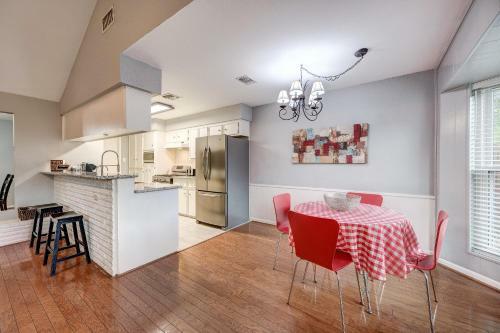 Adorable Home In Energy Corridor, Houston