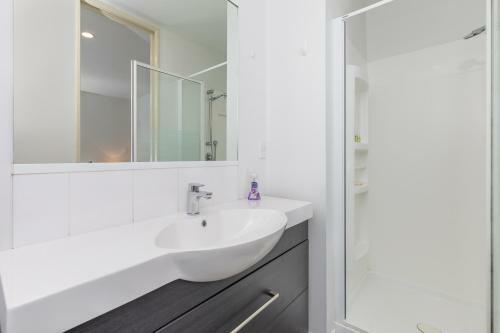 Spacious Apartment With Views And Car Park