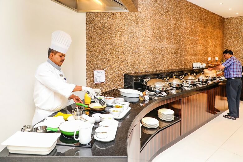 Savoy Crest Hotel Apartment