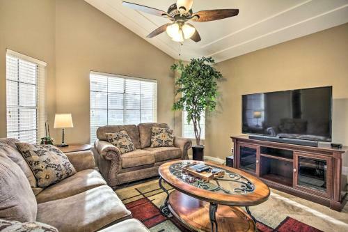 Grand Desert Oasis In Arrowhead Ranch With Pool!