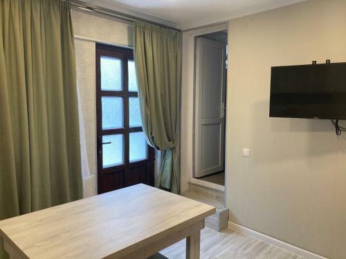 Hostal Nikas Guest House