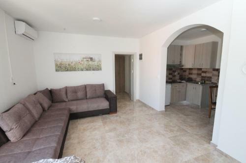 Apartment With Pool Tomic Boka Bay