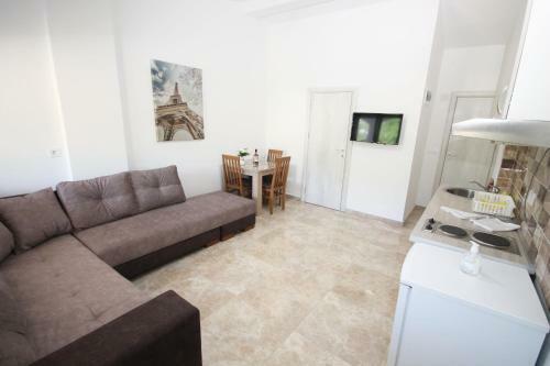 Apartment With Pool Tomic Boka Bay