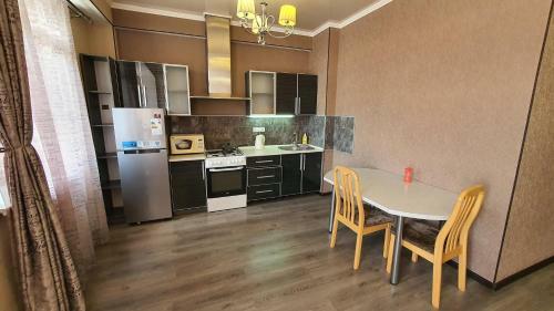 Orange Apartment With Panoramic View