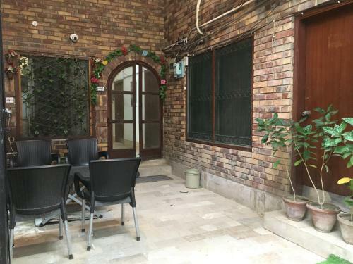 Hostal Embassy Guest House