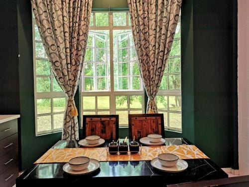 Yussy Afamosa Bungalow 228, 313