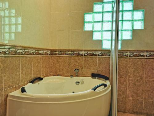 Yussy Afamosa Bungalow 228, 313