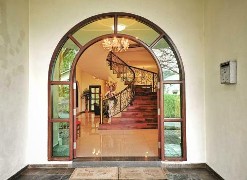 Yussy Afamosa Bungalow 228, 313