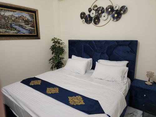 One And Two Bedroom Apartment With Blue Theme