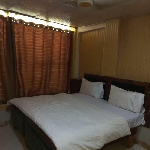 Hotel R