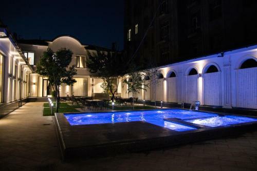 Turon Lux Hotel