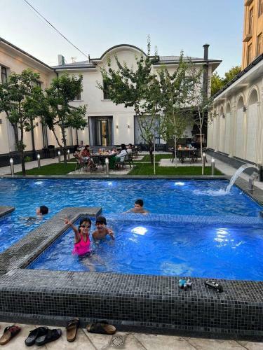 Turon Lux Hotel