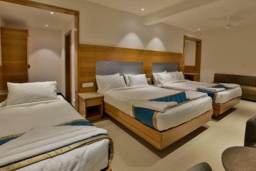 Hotel Vbr Grand Inn