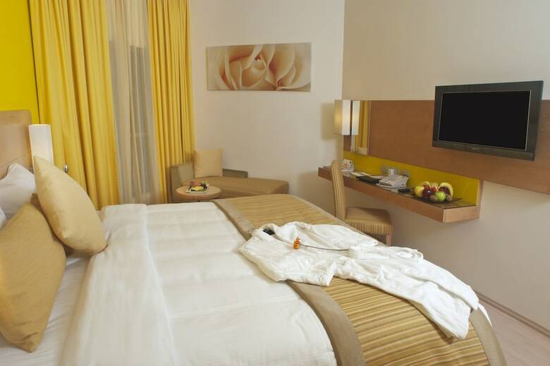 Al Khoory Executive Hotel, Al Wasl