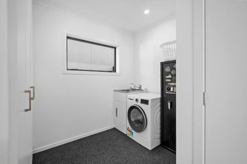 City Hideaway - Hamilton Holiday Townhouse